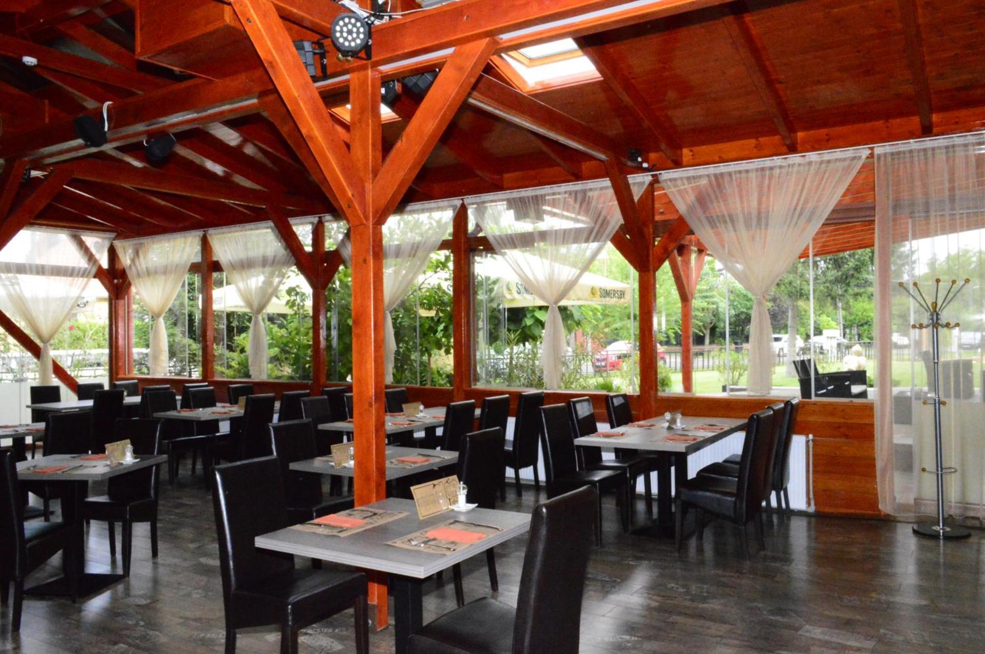 Hotel Irisz Mestecǎneşti Exterior foto