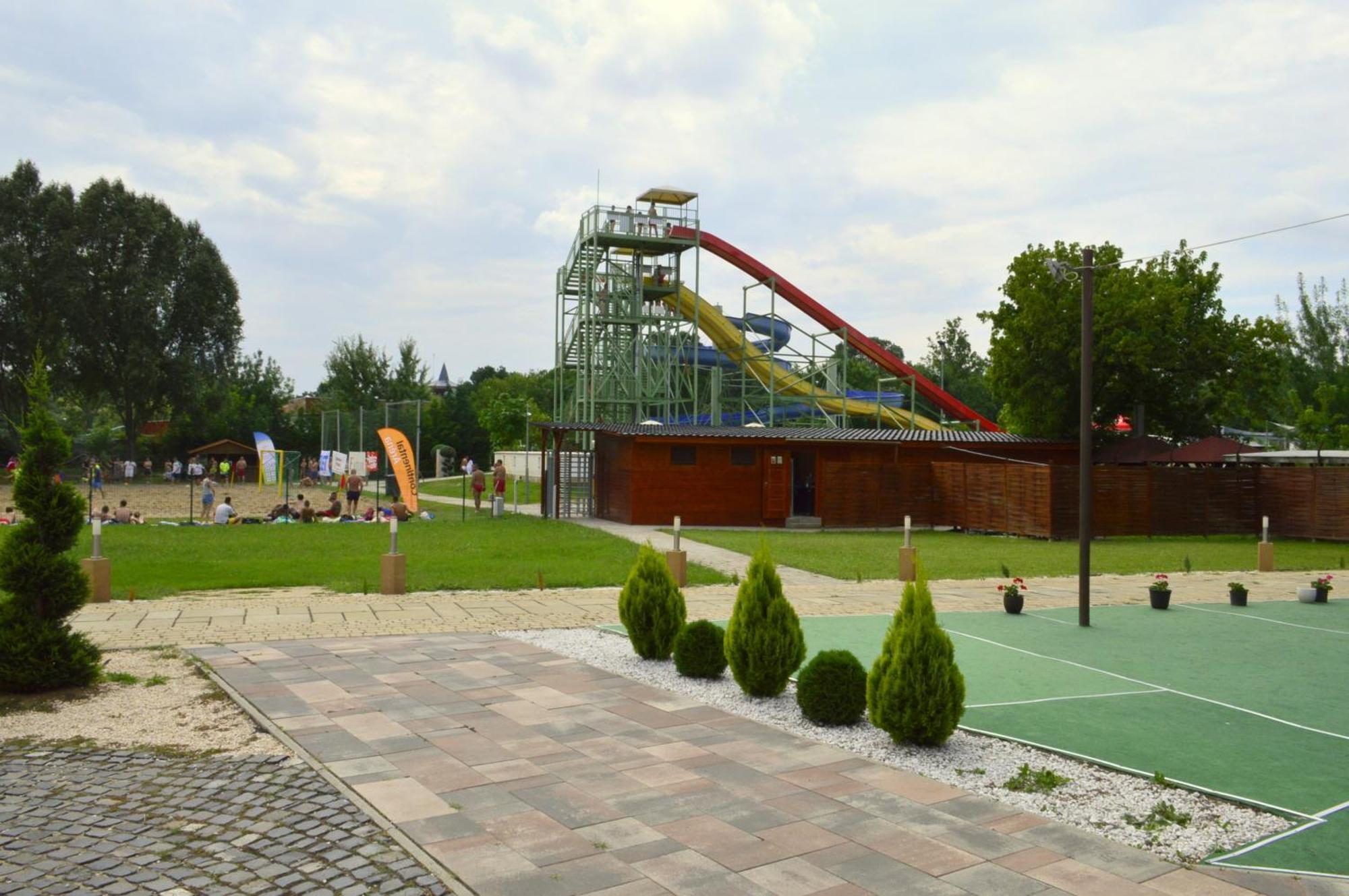 Hotel Irisz Mestecǎneşti Exterior foto
