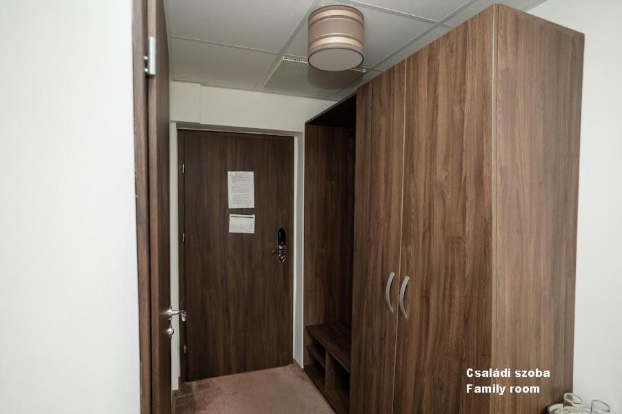 Hotel Irisz Mestecǎneşti Exterior foto