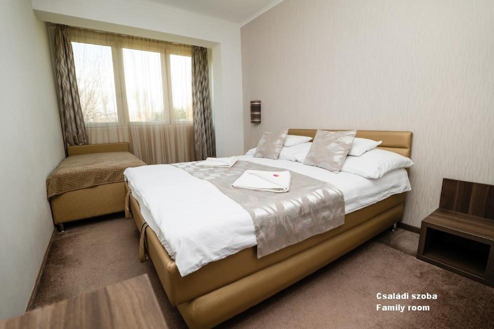 Hotel Irisz Mestecǎneşti Exterior foto