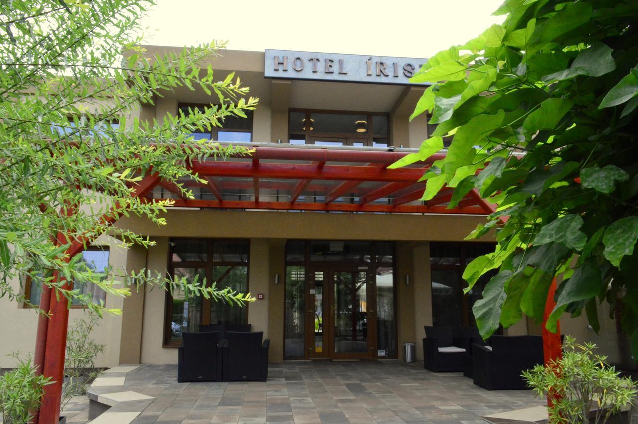 Hotel Irisz Mestecǎneşti Exterior foto